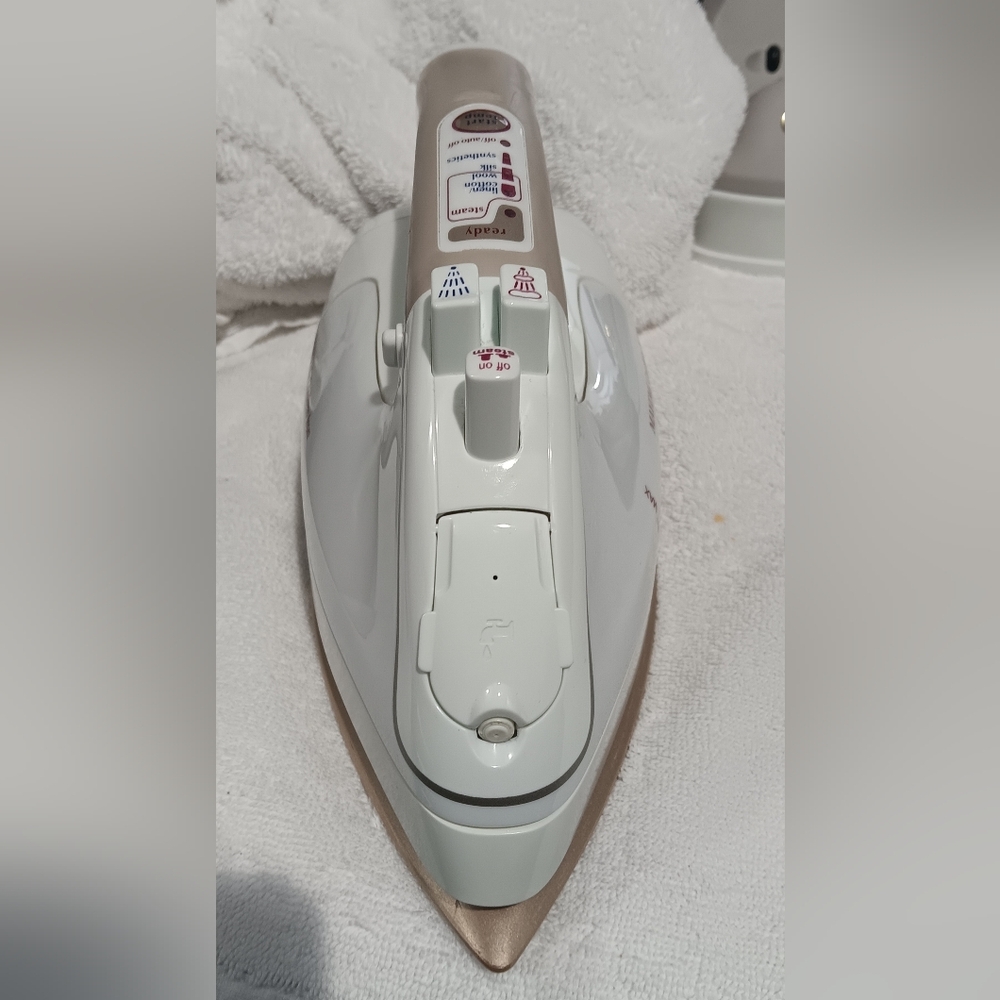 Maytag Cordless Steam Iron Cuff Press ML17500AAW 120 V 60HZ 1440W Tested Works - Picture 4 of 16